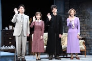 左から竪山隼太、倉科カナ、岡田将生、麻実れい。