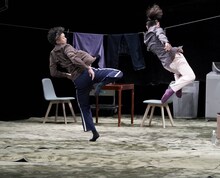 踊る「熊谷拓明」カンパニー ダンス劇「きみがゆえにわたし」より。（撮影：大洞博靖）