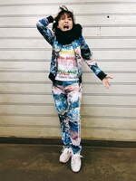 インパクト大なカラーリングのセットアップ。