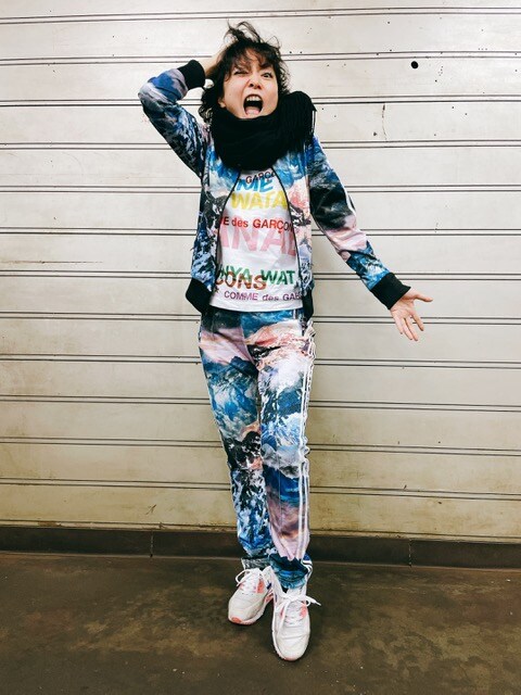 インパクト大なカラーリングのセットアップ。