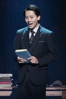 牧島輝扮するトーマス。（撮影：田中亜紀）