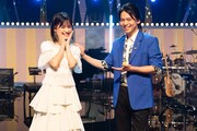 左から昆夏美、中川晃教。