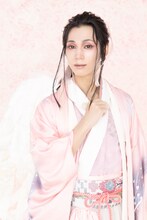 三津谷亮のイメージビジュアル。