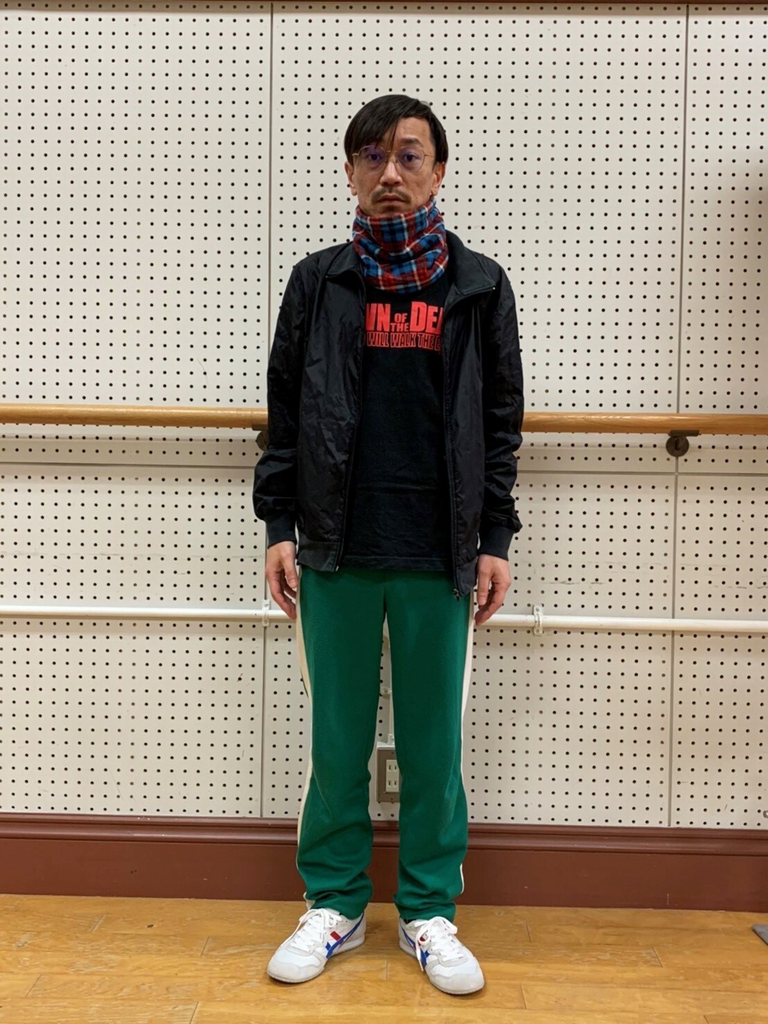 Day1同様、ゾンビ映画のTシャツに緑のパンツを合わせたスタイル。