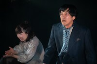 タカハ劇団 第17回公演「美談殺人」より。（撮影：塚田史香）