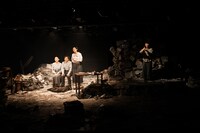 タカハ劇団 第17回公演「美談殺人」より。（撮影：塚田史香）