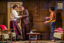 千葉雅子×土田英生 舞台製作事業 VOL.2「徒花に水やり」より。（撮影：谷古宇正彦）