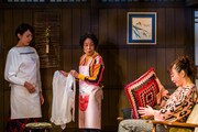 千葉雅子×土田英生 舞台製作事業 VOL.2「徒花に水やり」より。(撮影:谷古宇正彦)