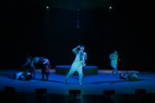 FUKAIPRODUCE羽衣 トライアル公演「ニュー甘え子ちゃん太郎」より。（撮影：金子愛帆）