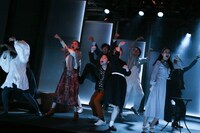 アマヤドリ20周年記念公演 第2弾「水」 / 「青いポスト」より。（撮影：赤坂久美）