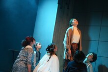 アマヤドリ20周年記念公演 第2弾「水」 / 「青いポスト」より。（撮影：赤坂久美）