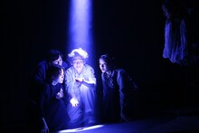 アマヤドリ20周年記念公演 第2弾「水」 / 「青いポスト」より。（撮影：赤坂久美）