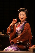 こまつ座 第140回公演「雪やこんこん」より。（撮影：宮川舞子）