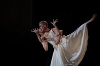 「Near Far Here」より。（撮影：篠山紀信）