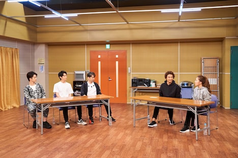 左から田代万里生、木村達成、岸祐二、井上芳雄、平原綾香。