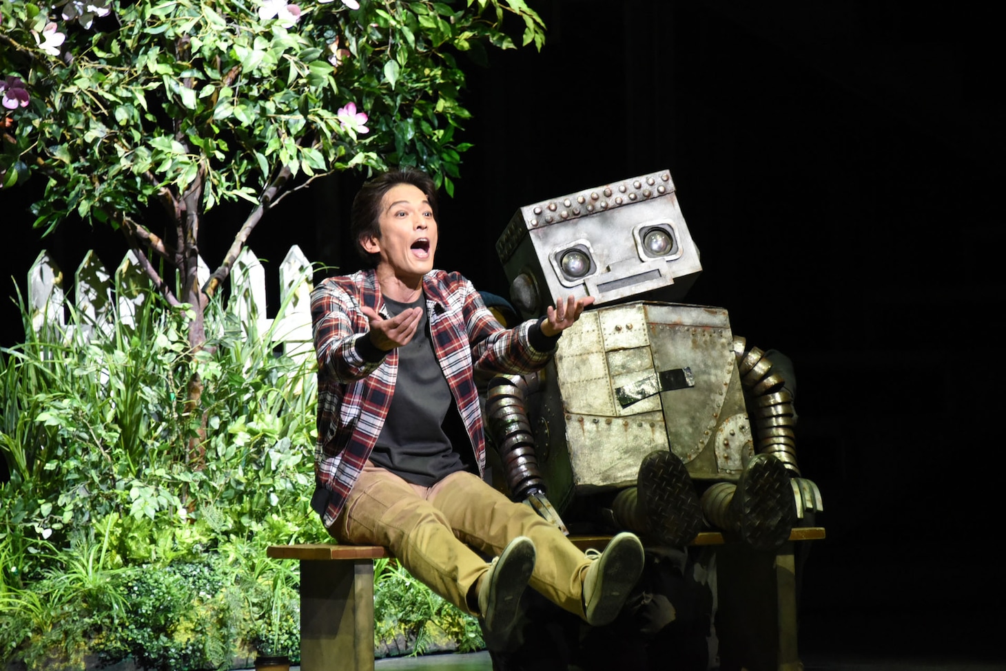 劇団四季 オリジナルミュージカル「ロボット・イン・ザ・ガーデン」最終通し舞台稽古より。
