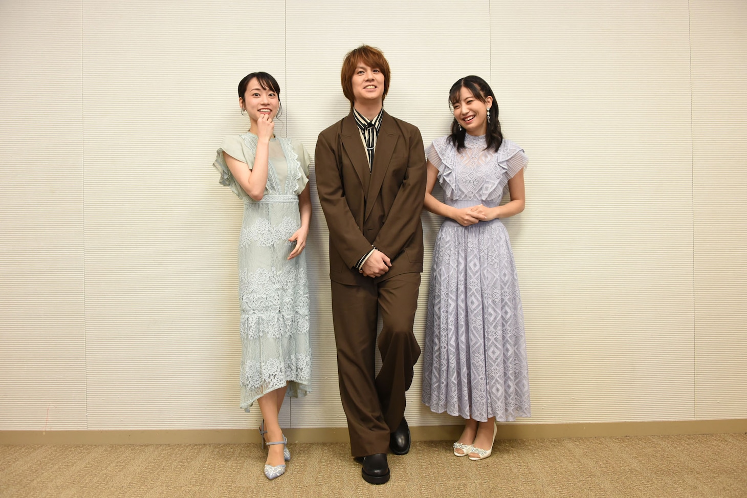 左から真彩希帆、浦井健治、熊谷彩春。
