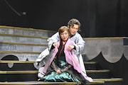 シン る・ひま オリジナ・る ミュージカ・る「明治座で逆風に帆を張・る!!」より。