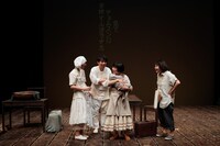 ニットキャップシアター「チェーホフも鳥の名前」より。（撮影：井上大志）