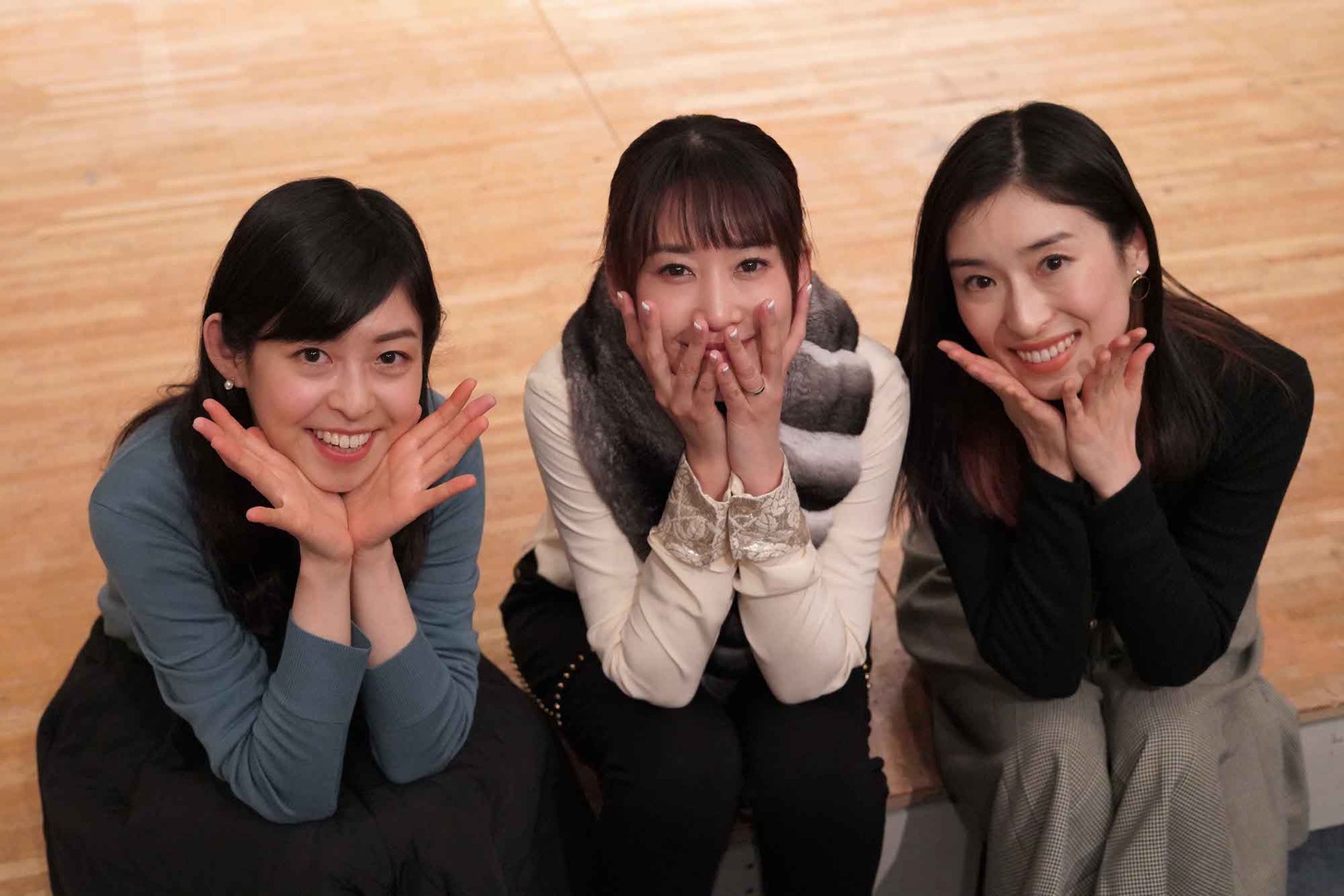 左から林そよか、龍真咲、林はるか。