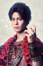 宇野結也扮する朱理。