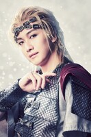 細貝圭扮する四道。