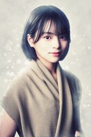 更紗（幼少期）役の柿澤ゆりあ。