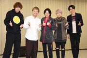 左から東啓介、藤岡正明、中川晃教、花村想太、山野靖博。