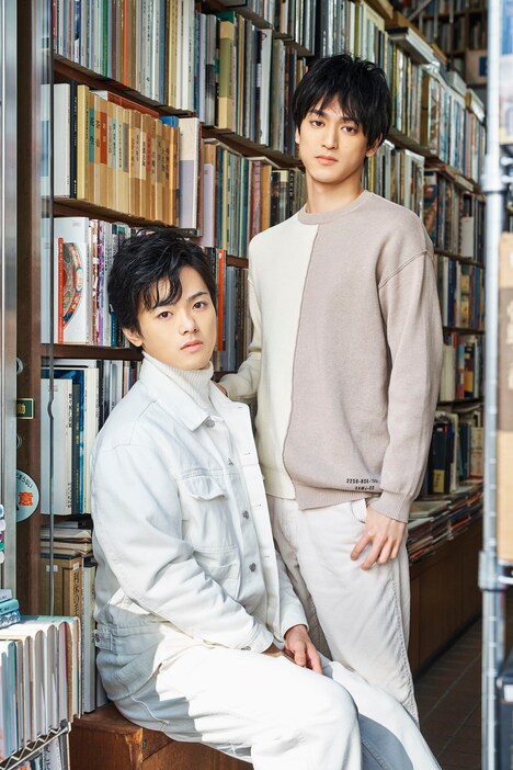 conSept ヤングアダルト・シリーズ #1「アーモンド」長江崚行（左）、眞嶋秀斗のビジュアル。