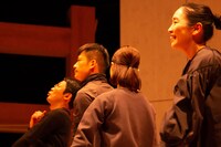 モダンスイマーズ「だからビリーは東京で」より。（撮影：松尾祥磨）