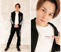 遊び心のあるロゴがカッコかわいいセットアップ。愛を着る男、古屋。