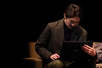 劇団時間制作特別公演「うるさくて、うるさくて、耳を塞いでもやはりうるさくて」（再演）より。