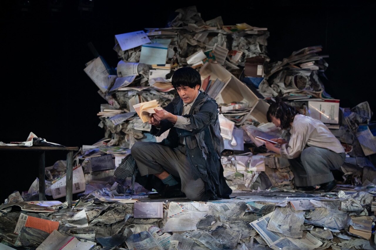 タカハ劇団 第17回公演「美談殺人」より。（撮影：塚田史香）