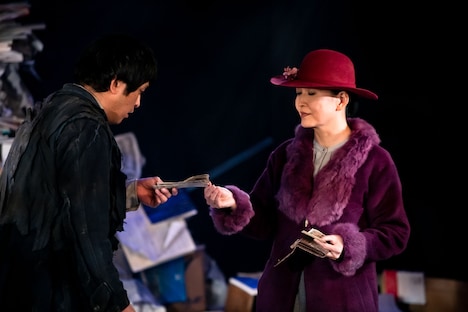 タカハ劇団 第17回公演「美談殺人」より。（撮影：塚田史香）