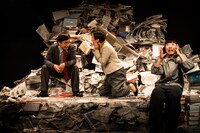 タカハ劇団 第17回公演「美談殺人」より。（撮影：塚田史香）