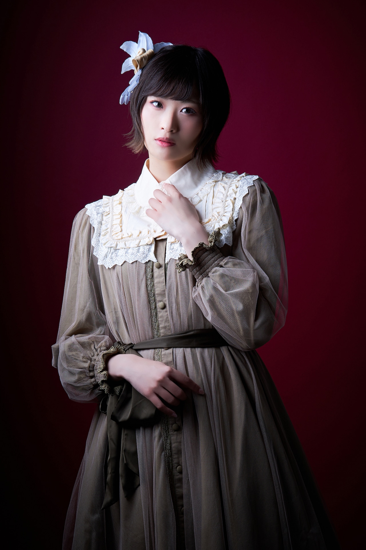 舞台「赤の女王」再演、松田彩希・清水麻璃亜らのキャラクタービジュアル公開