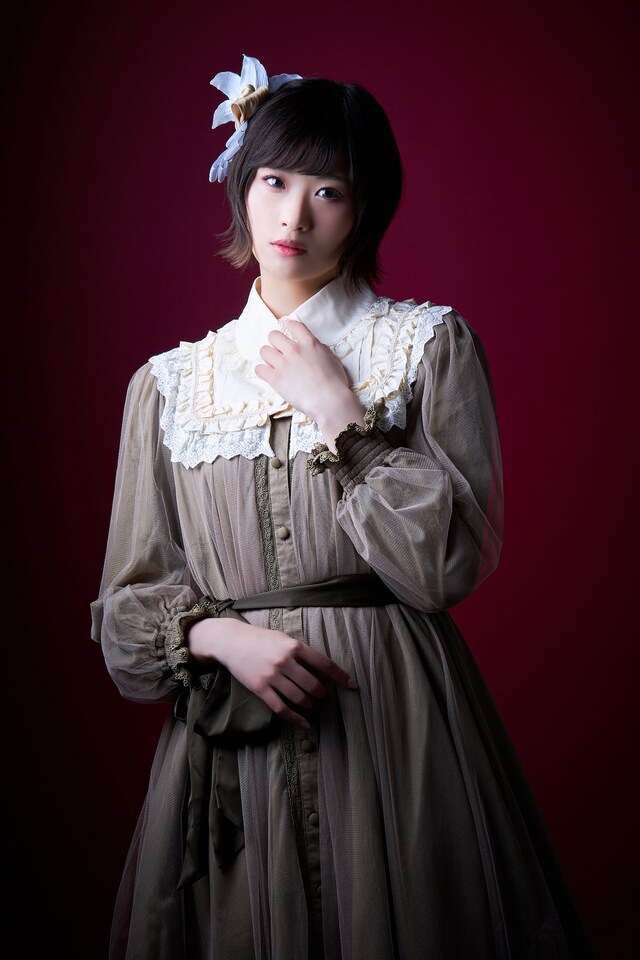 松田彩希扮するエル。