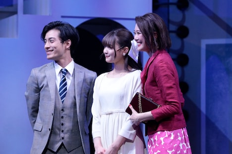 左から武子直輝、中村麗乃（乃木坂46）、麻央侑希。