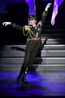 ドラマティック・レビュー「うたかたのオペラ」より。（撮影：山副圭吾）