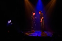 柿喰う客 新作本公演 2022「空鉄砲」より。（撮影：サギサカユウマ）