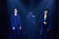 柿喰う客 新作本公演 2022「空鉄砲」より。（撮影：サギサカユウマ）
