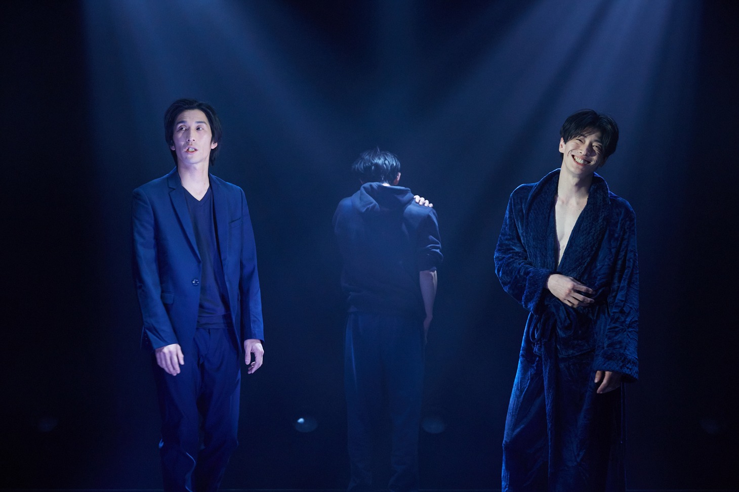 柿喰う客 新作本公演 2022「空鉄砲」より。（撮影：サギサカユウマ）