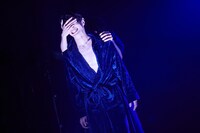 柿喰う客 新作本公演 2022「空鉄砲」より。（撮影：サギサカユウマ）