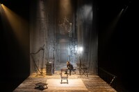 劇壇ガルバ「THE PRICE」より。（撮影：加藤孝）