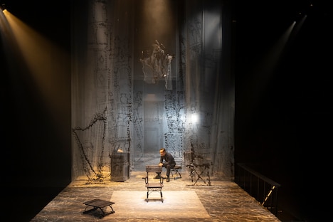 劇壇ガルバ「THE PRICE」より。(撮影:加藤孝)