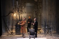 劇壇ガルバ「THE PRICE」より。（撮影：加藤孝）