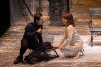 劇壇ガルバ「THE PRICE」より。（撮影：加藤孝）