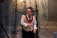 劇壇ガルバ「THE PRICE」より。（撮影：加藤孝）