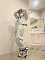 実用性バッチリのスウェットにシューズで遊び心をプラス！