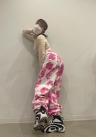 シンプルなDay1から徐々に色柄が増えてのDay3。全身の優しい色合いが彼女にぴったりです。